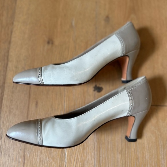 Salvatore Ferragamo Women's Cream and Tan Leather Pumps - Picture 5 of 8